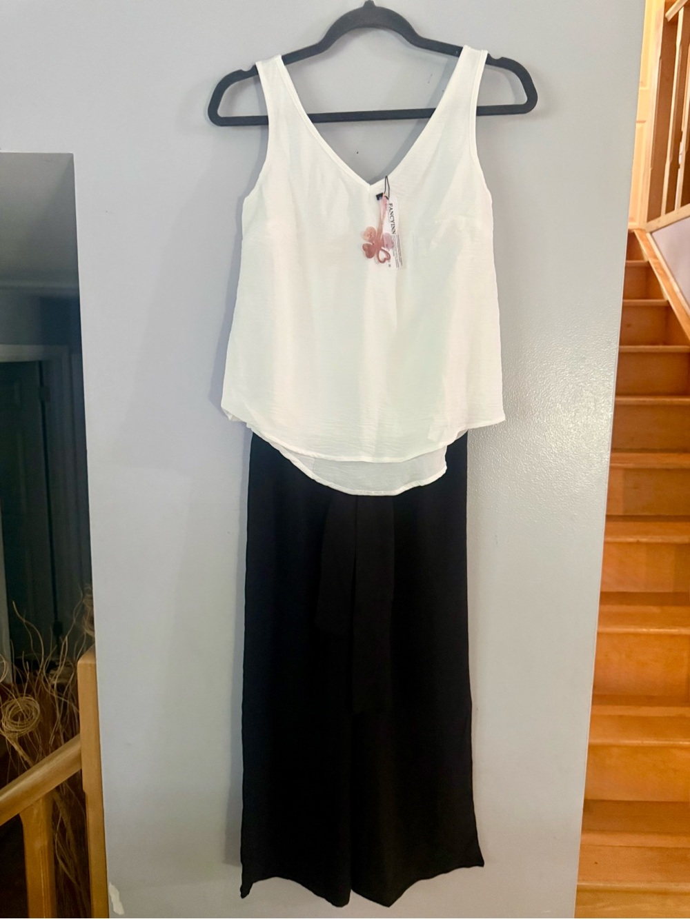 FANCYINN White V-Neck Tank & Black Wide Leg Cropped Pants 2 Piece Set